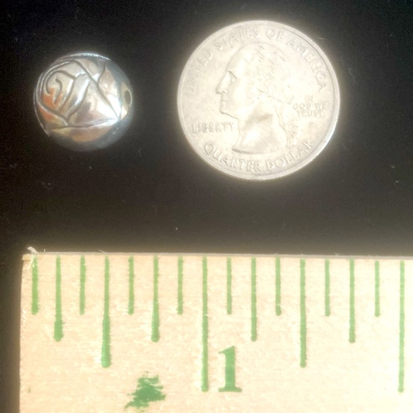 Sixteen Square & Round Loose Beads - Picture 3 of 4